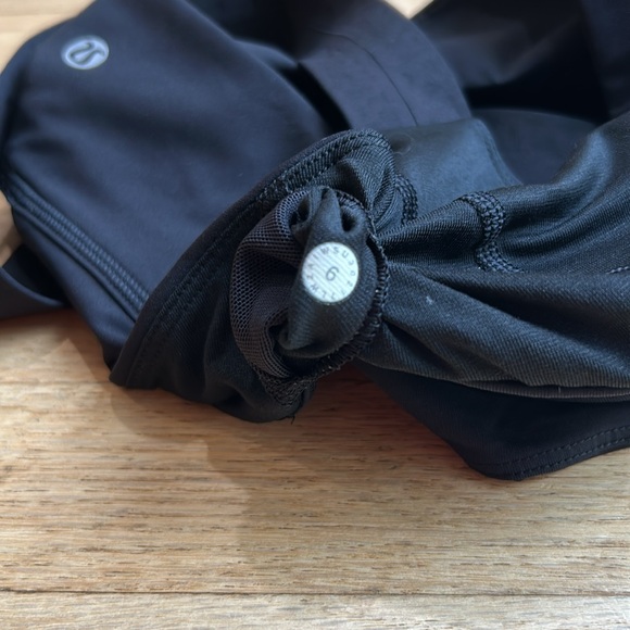 Lululemon Deep V Neck Bra 6 Black EUC - Picture 4 of 5